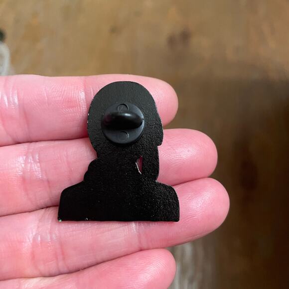 MAKIMA Chainsaw Man Japanese Anime Manga Enamel Pins 20 - Picture 2 of 3